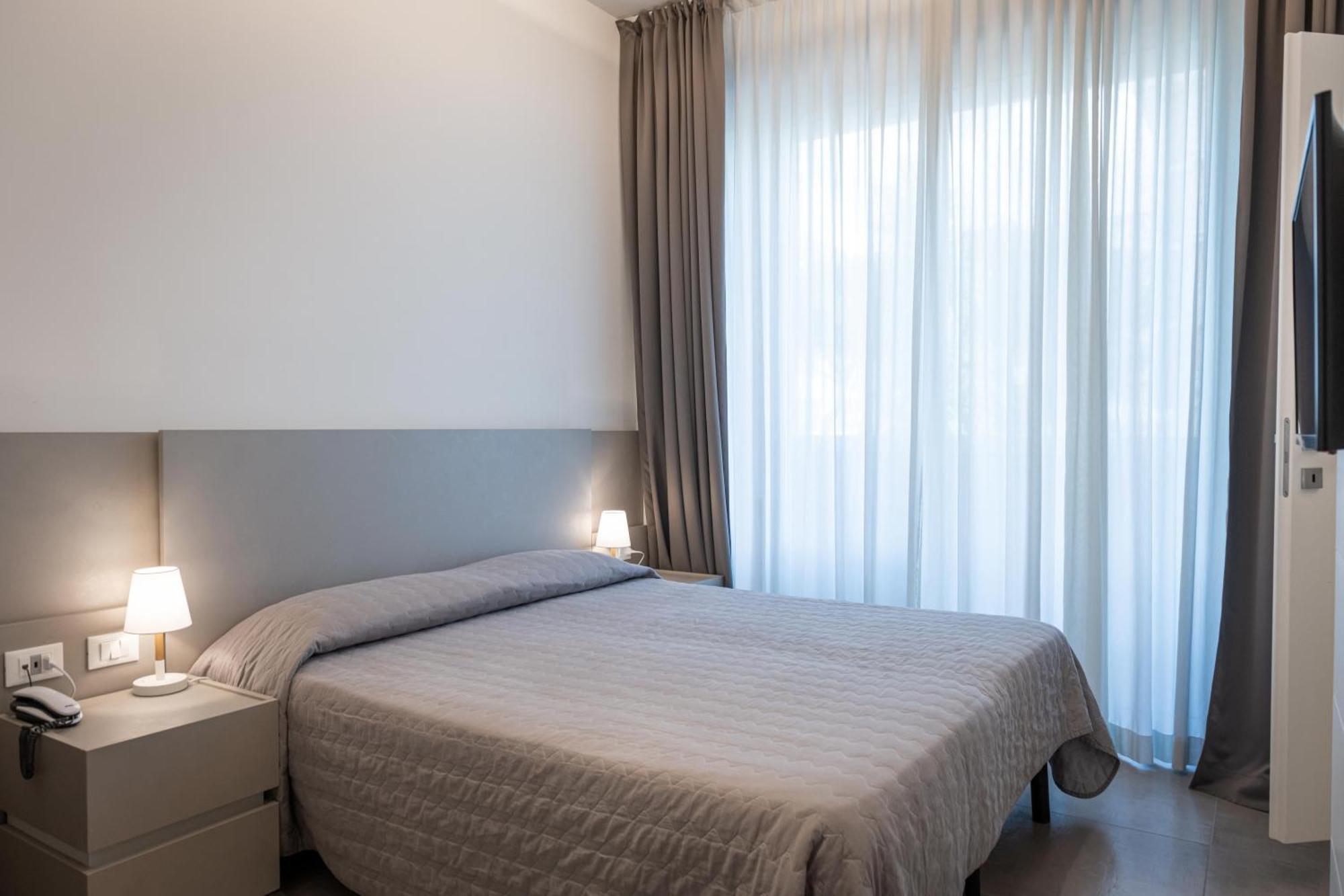 Perla Verde Hotel Milano Marittima Esterno foto