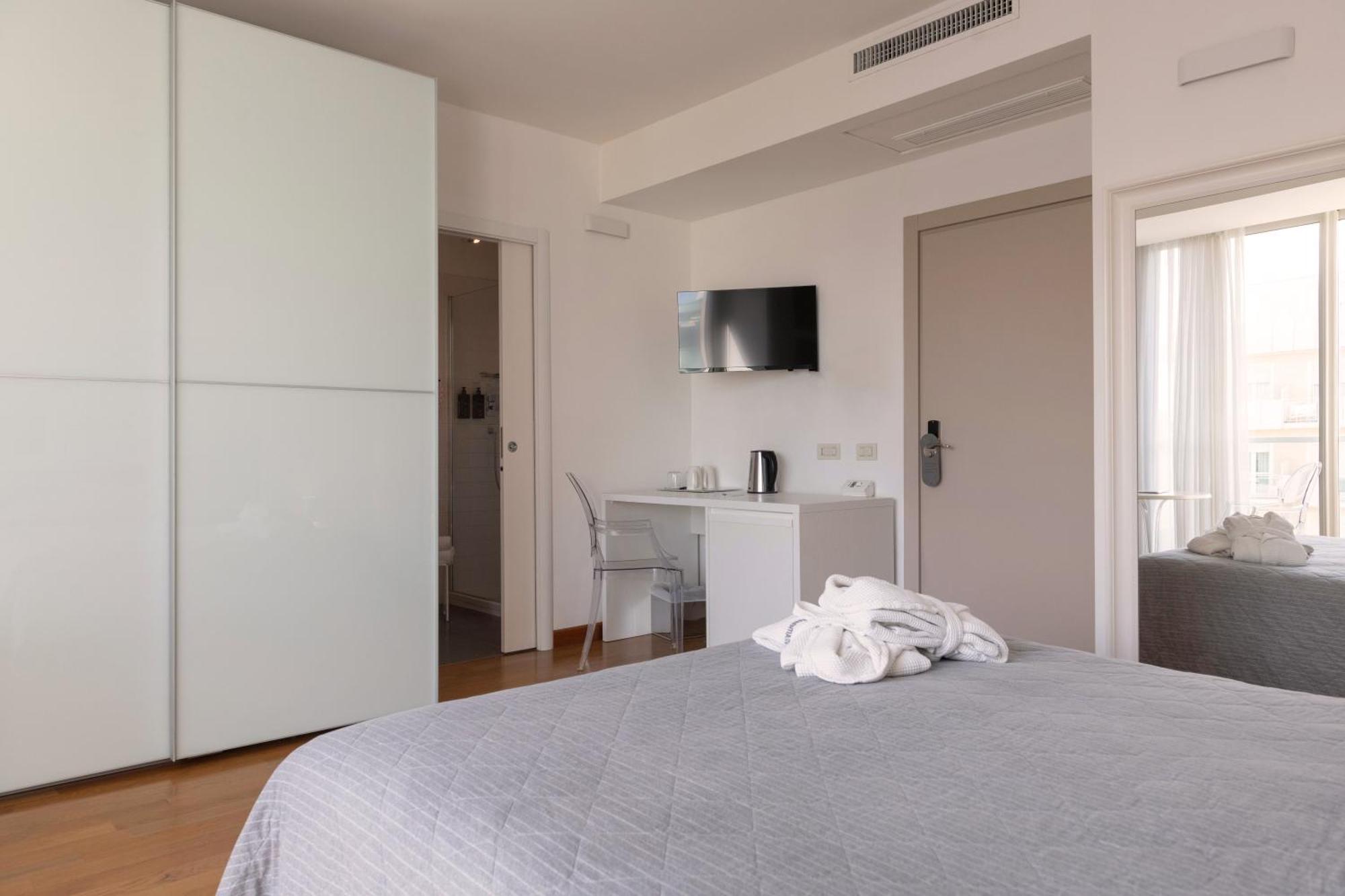 Perla Verde Hotel Milano Marittima Esterno foto